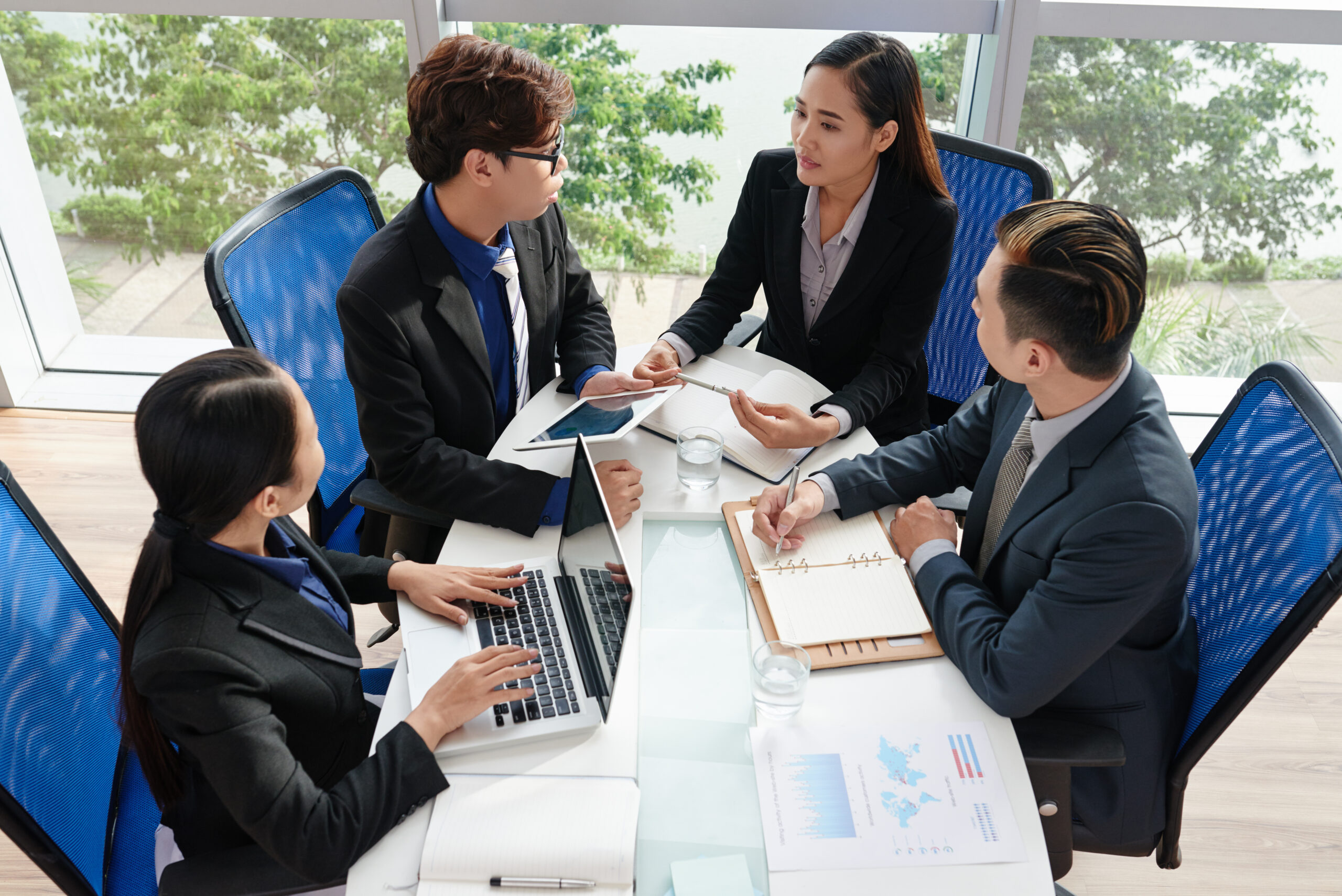 Đội ngũ Luật Thiên Khải xử lý hồ sơ hộ kinh doanh